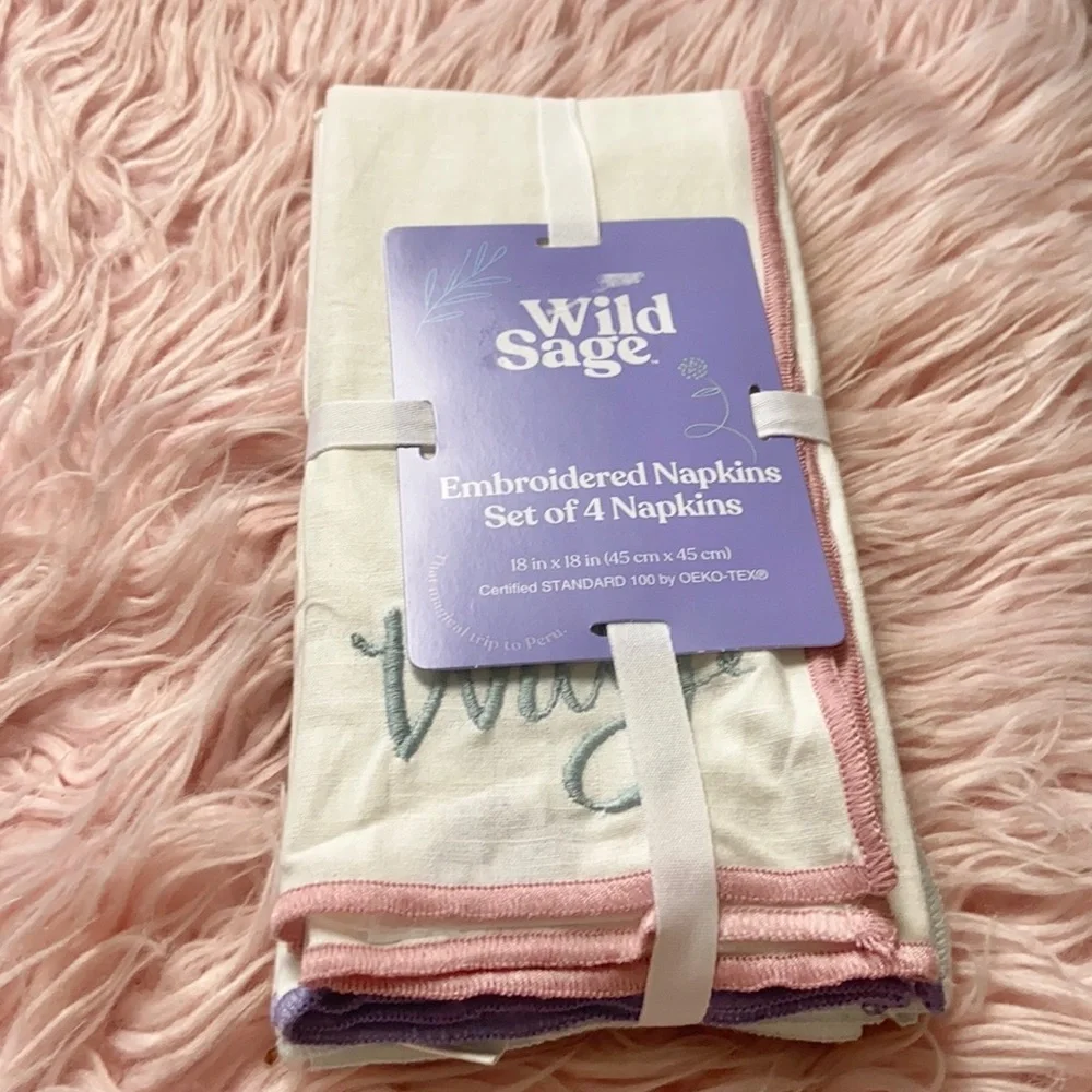 NWT Embroidered Pastel Artsy Funny Witty Bright Cloth Napkins